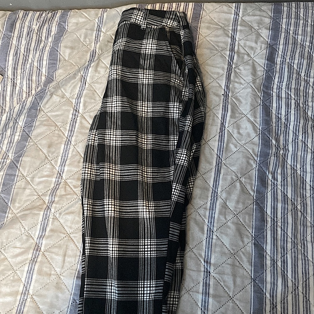 HotTopic Black And White Plad Pants